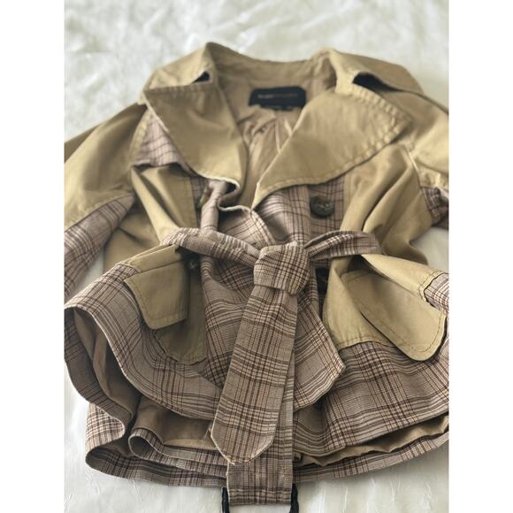 BCBGMaxAzria Jackets & Blazers - BCBG Max Azria Cropped Trench Plaid Trim